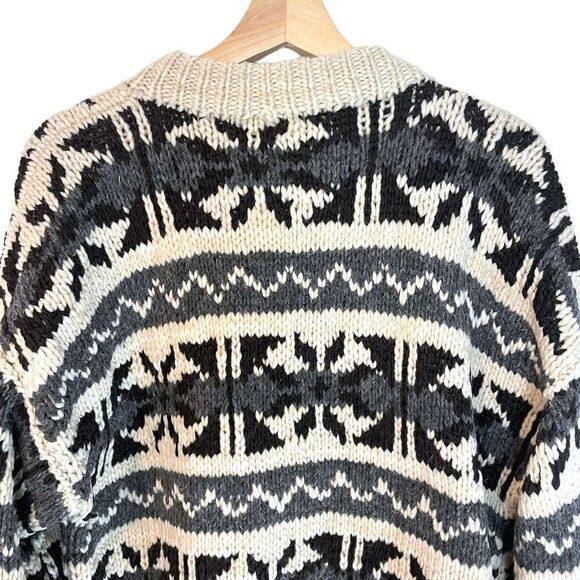 Knit Cowichan Sweater made in Equador 
100% Wool - Picture 8 of 10